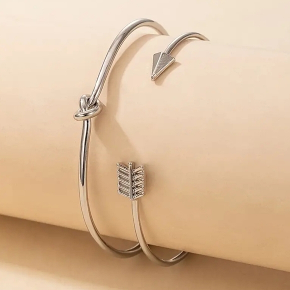 Gold Toned Knotted & Arrow Bracelet - Picture 3 of 5